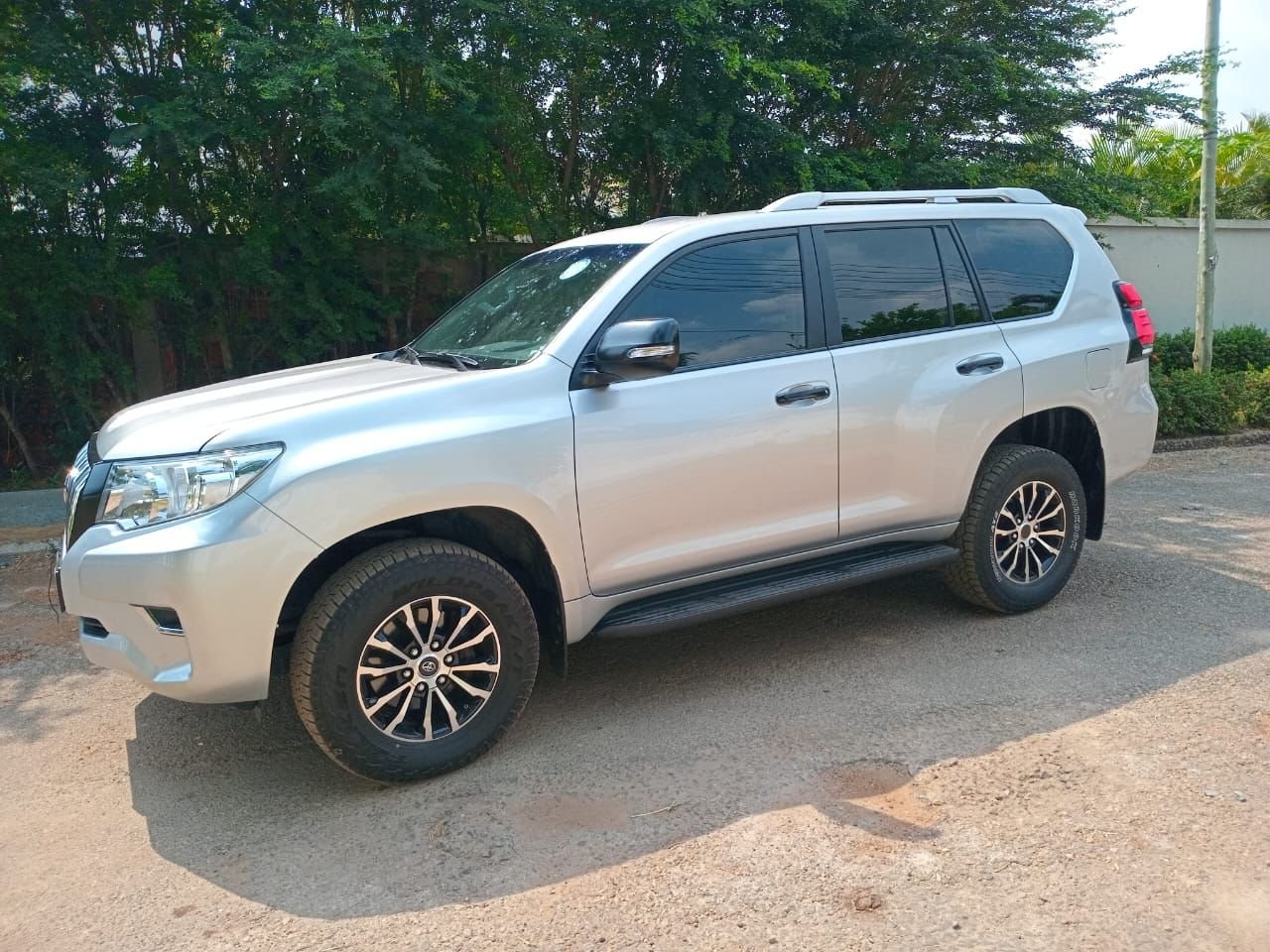 
								Toyota Land Cruiser Prado full									