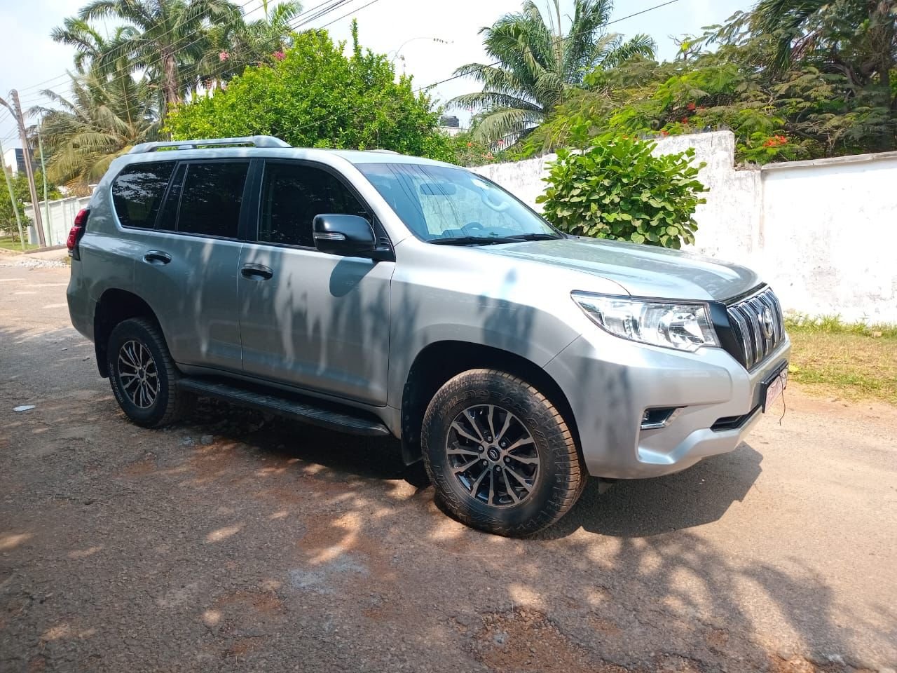 
								Toyota Land Cruiser Prado full									