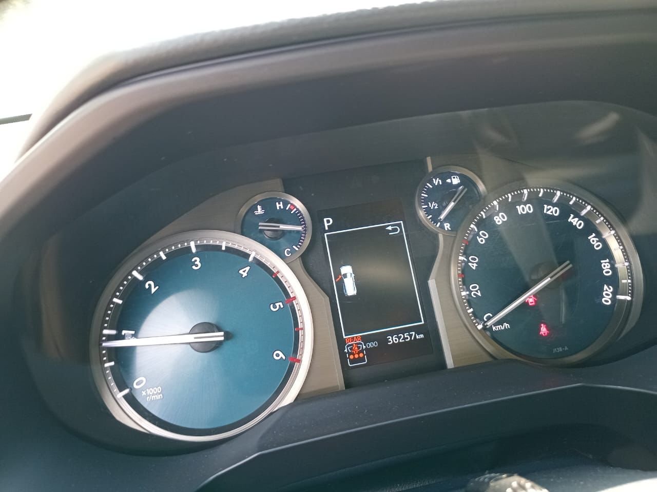 
								Toyota Land Cruiser Prado full									