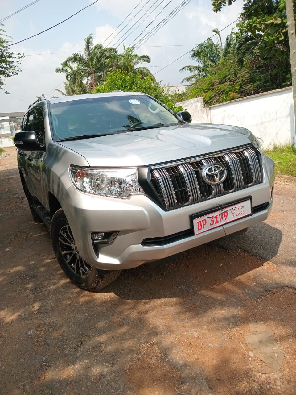 
								Toyota Land Cruiser Prado full									
