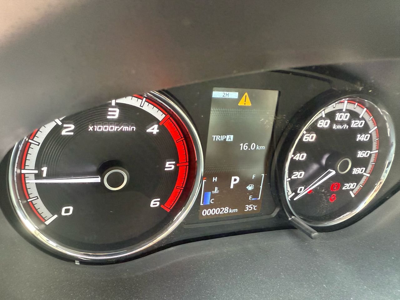 
								Mitsubishi L200 pickup full									
