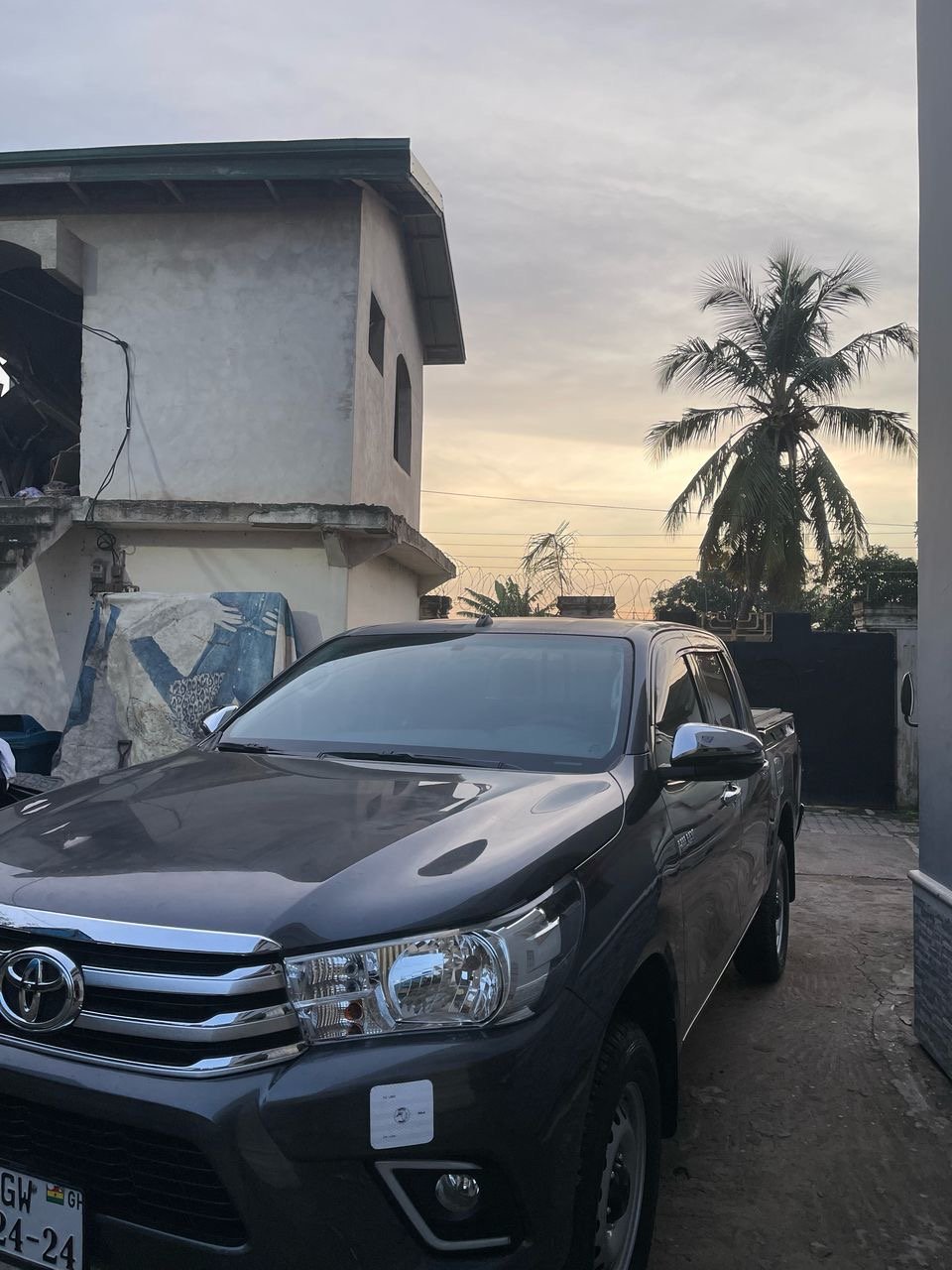 
								Toyota Hilux 2022 full									